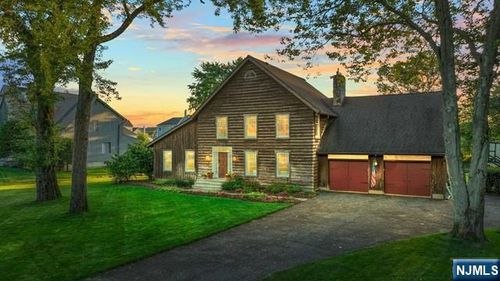 741 Charnwood Dr, Wyckoff, NJ, 07481-1011 | Card Image