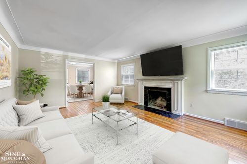 814 Harcourt Rd, Grosse Pointe Park, MI, 48230-1834 | Card Image