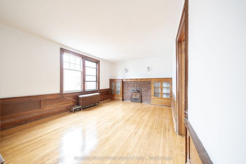 82-10 Kingston Rd, Toronto, ON, M4L1S4 | Card Image