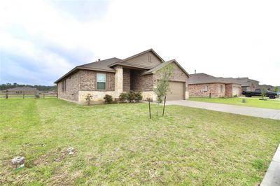 213 Kickapoo Drive, House other with 3 bedrooms, 2 bathrooms and null parking in Anahuac TX | Image 2