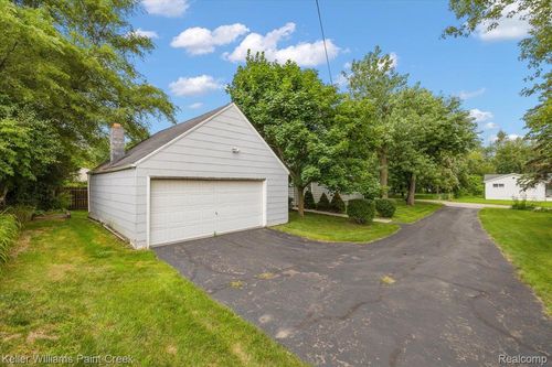 1124 Holbrook Ave, Waterford, MI, 48328-3724 | Card Image