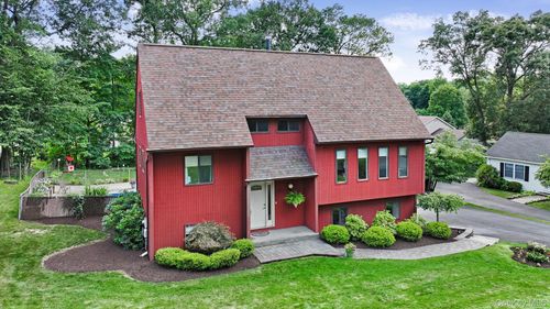 34 Rockwood Dr, Newburgh, NY, 12550-2036 | Card Image