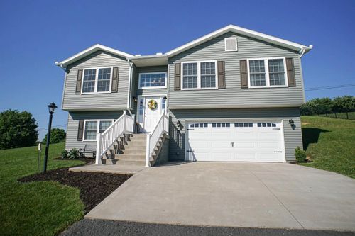 15 Charolais Cir, Fairmont, WV, 26554-9101 | Card Image