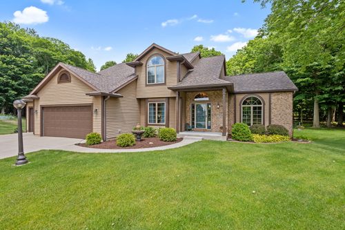 32750 Deer Watch Ct, New Carlisle, IN, 46552-9690 | Card Image