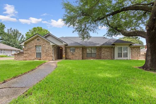 1215 Radisson Dr, Hewitt, TX, 76643-3922 | Card Image