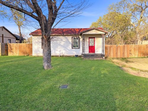 823 Clyde St, White Settlement, TX, 76108-1108 | Card Image