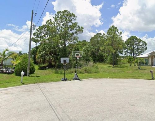 5770 Nw Jigsaw Ln, Port St Lucie, FL, 34986-3932 | Card Image