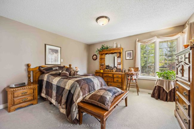 35 Frances Dr, House other with 6 bedrooms, 3 bathrooms and 4 parking in Forest ON | Image 15