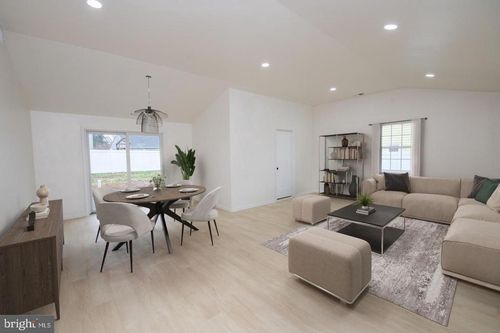 30 Mistletoe Ln, LEVITTOWN, PA, 19054-2033 | Card Image