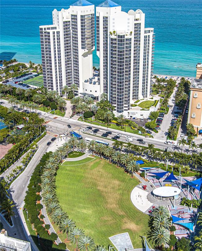 LPH07 - 19333 Collins Ave, Condo with 3 bedrooms, 3 bathrooms and null parking in Sunny Isles Beach FL | Image 31