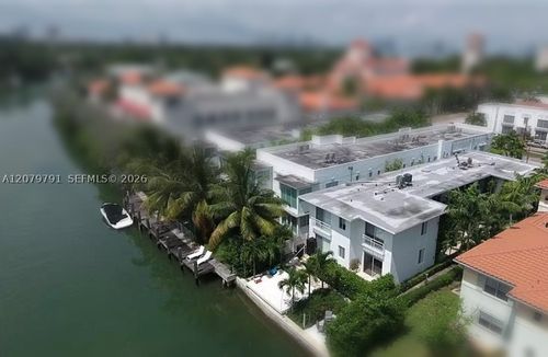 3921 N Meridian Ave, Miami Beach, FL, 33140-3838 | Card Image