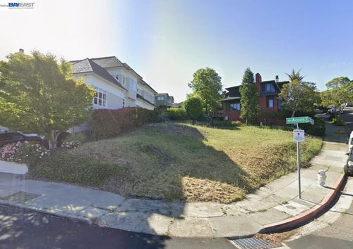 4900 Cochrane Ave, Oakland, CA, 94618-2702 | Card Image