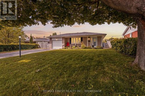 746 Laidlaw Cres, Kingston, ON, K7M5M5 | Card Image