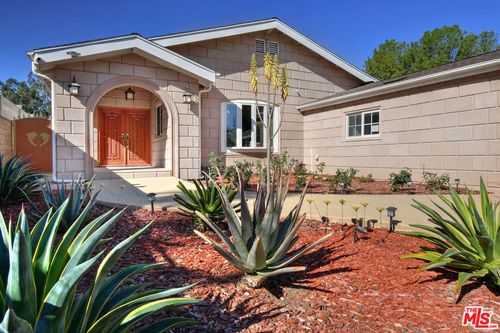 6015 Topeka Dr, Tarzana, CA, 91356-1321 | Card Image