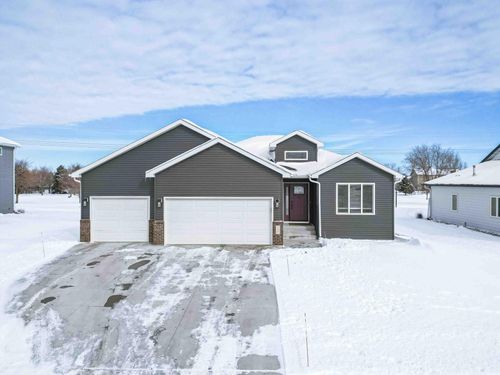 3407 47th Ave S, Fargo, ND, 58104-7768 | Card Image