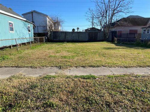 3919 Winnie St, Galveston, TX, 77550-1246 | Card Image