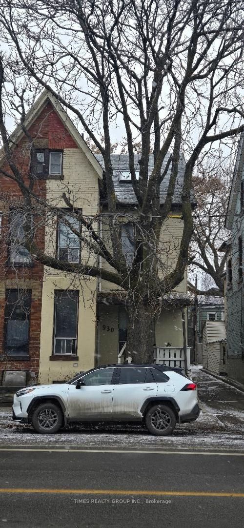 930 Dundas St E, Toronto, ON, M4M1R3 | Card Image