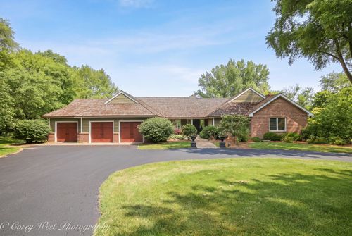 39W944 Deer Run Dr, St. Charles, IL, 60175-6912 | Card Image