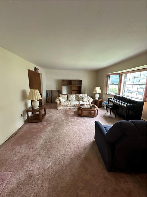 2818 Pine Ave, Ronkonkoma, NY, 11779-5104 | Card Image