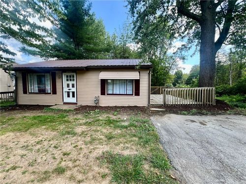 2722 Old Plank Rd, New Castle, PA, 16105-1521 | Card Image