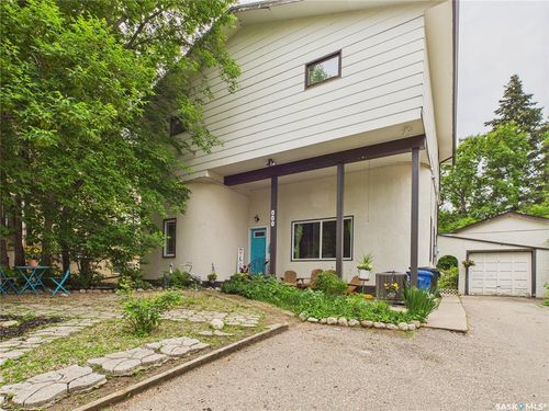 223 20th St W, Prince Albert, SK, S6V4G5 | Card Image
