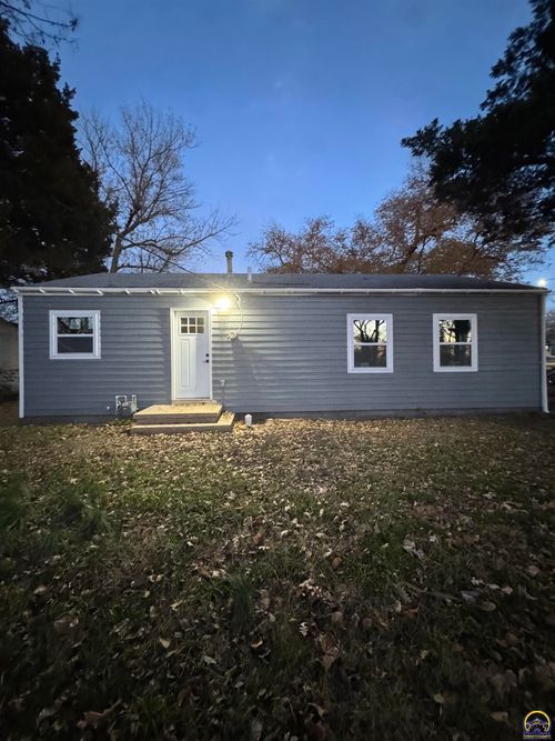 3433 Se Adams St, Topeka, KS, 66605-1273 | Card Image