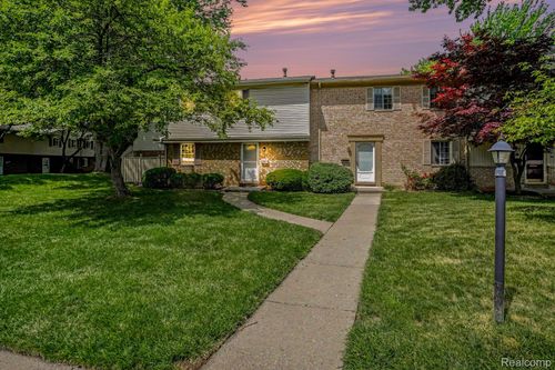887 Kirts Blvd, Troy, MI, 48084-4857 | Card Image