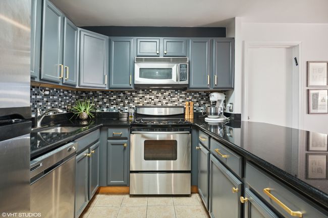 APT-702 - 525 W Hawthorne Pl, Home with 2 bedrooms, 1 bathrooms and null parking in CHICAGO IL | Image 9
