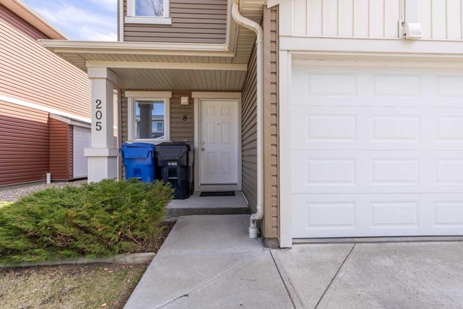 8 - 205 Silkstone Rd W, Townhouse with 3 bedrooms, 2 bathrooms and 2 parking in Lethbridge AB | Image 5