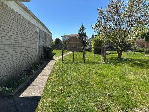 37631 Douglas Court, Sterling Heights, MI, 48310 | Card Image