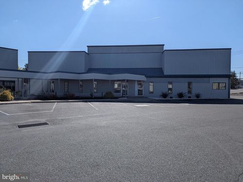 107-89 S West End Blvd, QUAKERTOWN, PA, 18951-1138 | Card Image