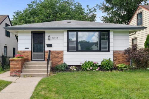 5744 22nd Ave S, Minneapolis, MN, 55417-2704 | Card Image