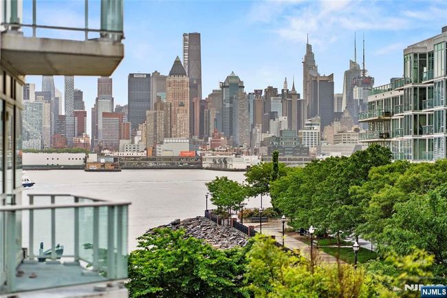 800 Ave At Port Imperial Blvd, Condo with 2 bedrooms, 2 bathrooms and null parking in Weehawken NJ | Image 27