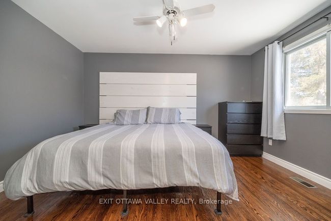 8 Sumac Crt, House other with 4 bedrooms, 2 bathrooms and 3 parking in Deep River ON | Image 21