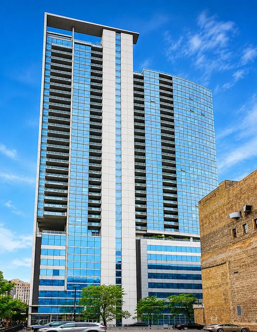 2902-303 W Ohio St, Chicago, IL, 60654-7972 | Card Image