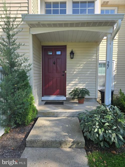 27 Huber Ct, Hightstown, NJ, 08520-3012 | Card Image