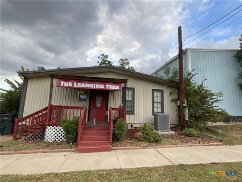 305 E 2nd St, Hallettsville, TX, 77964-2739 | Card Image