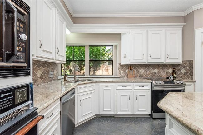 9410 Windrush Dr, House other with 4 bedrooms, 4 bathrooms and 3 parking in Spring TX | Image 14