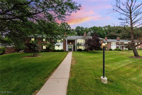 apt-202-7030 Carriage Hill Dr, Brecksville, OH, 44141-4420 | Card Image