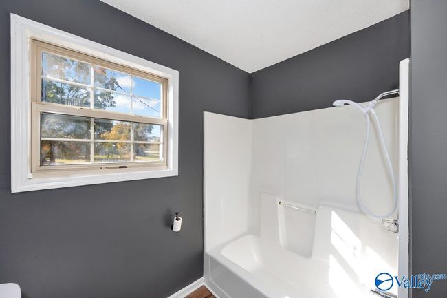 New LVP flooring and paint, tub/shower combo | Image 31