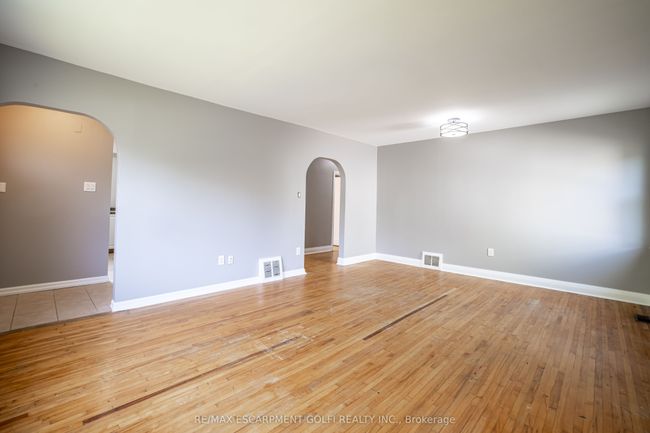18 Grove Ave, House other with 6 bedrooms, 2 bathrooms and 4 parking in Saint Catharines ON | Image 39