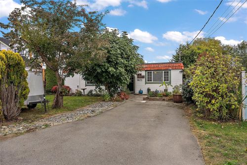 9671 Sixth St, Sidney, BC, V8L2W4 | Card Image