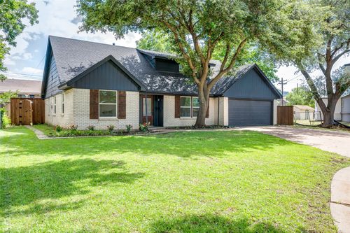 2810 Sunny Hill Ln, Farmers Branch, TX, 75234-7404 | Card Image
