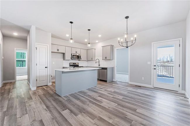 2437 Nw Sunnyvale Ct, House other with 3 bedrooms, 2 bathrooms and null parking in Blue Springs MO | Image 5