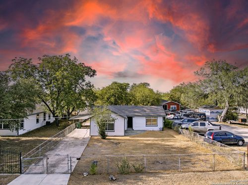927 W Mally Blvd, San Antonio, TX, 78221-3737 | Card Image