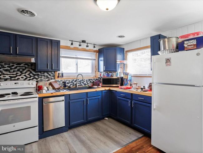 68 Juniper Ave, House other with 3 bedrooms, 1 bathrooms and null parking in BERKELEY SPRINGS WV | Image 17