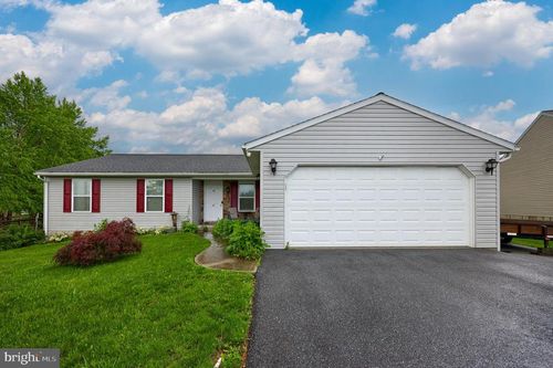 27 Eagle View Dr, NEWMANSTOWN, PA, 17073-9260 | Card Image