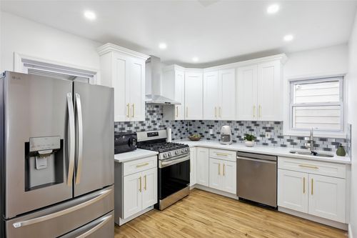 243 144th Ave, Rosedale, NY, 11422-2324 | Card Image