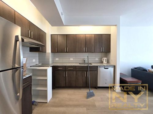 16j-62-11 108th St, Forest Hills, NY, 11375-1176 | Card Image