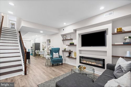 1915 N Bentalou St, BALTIMORE, MD, 21216-3206 | Card Image